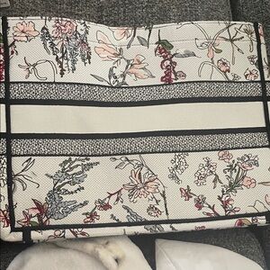 Black and Cream Floral Quilt